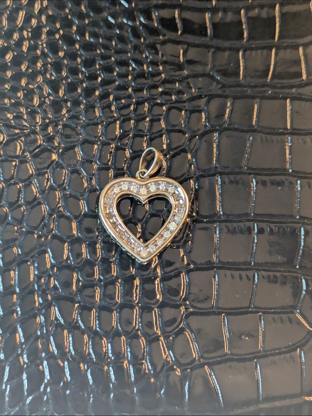 10K McLee Diamond Heart Pendant